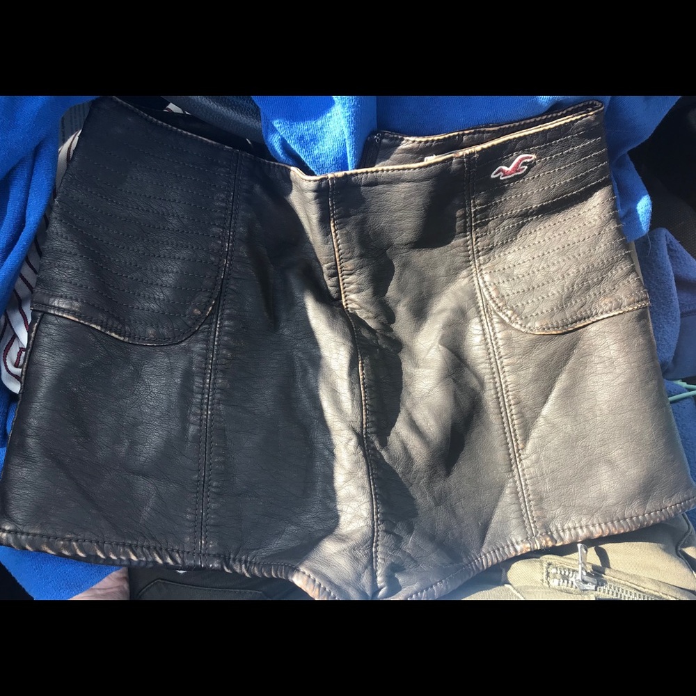 Sz 1 Hollister shorts- new never worn but wo tag